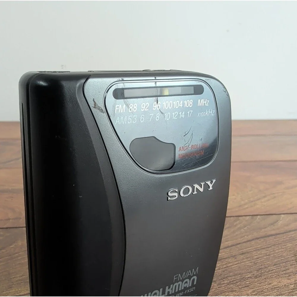 Vintage Sony Walkman AM/FM Radio Cassette Player WM-FX321 Works READ w/Belt Clip